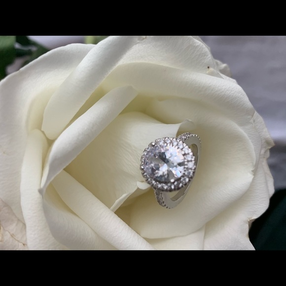 Cubic zirconia halo ring - Picture 1 of 3